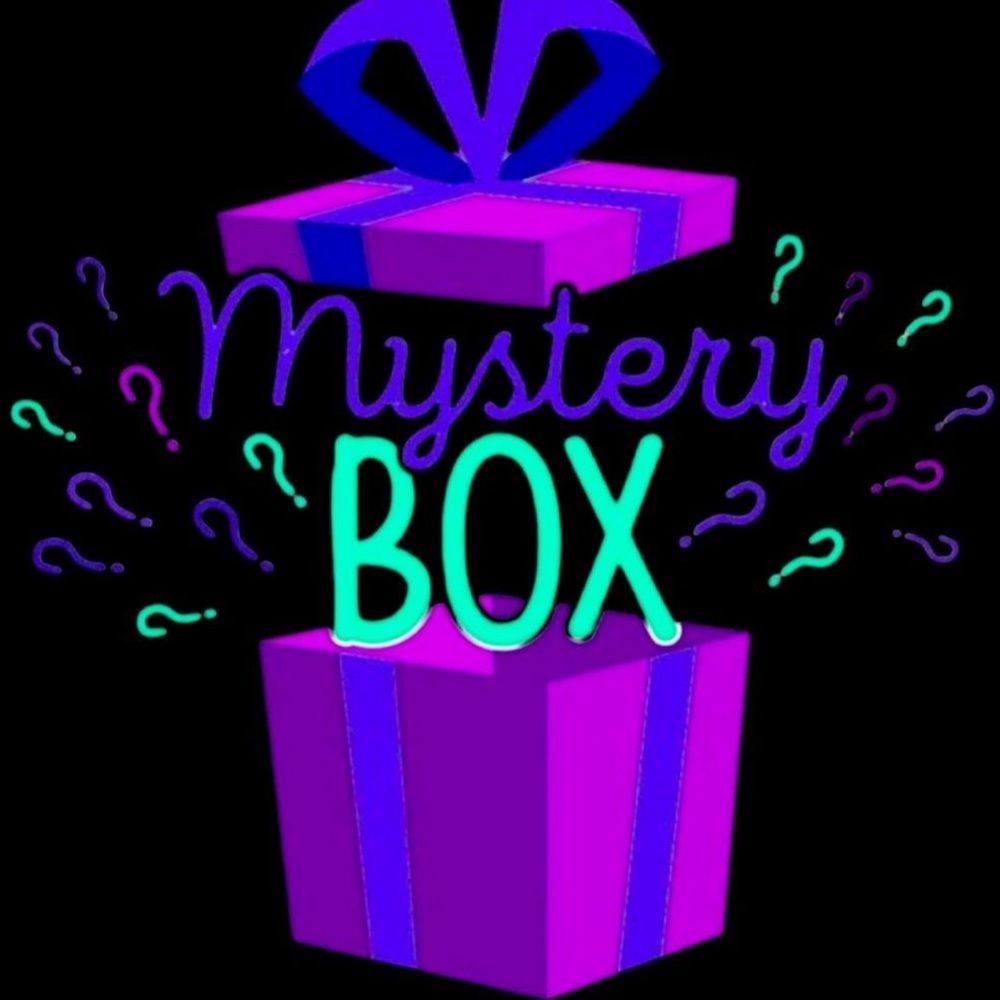 Women’s 5lb Mystery Box! 7 to 10 Items (Unlisted Inventory)